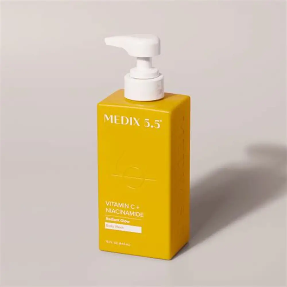 Medix 5.5 vitamin c + niacinamide radiant glow wash